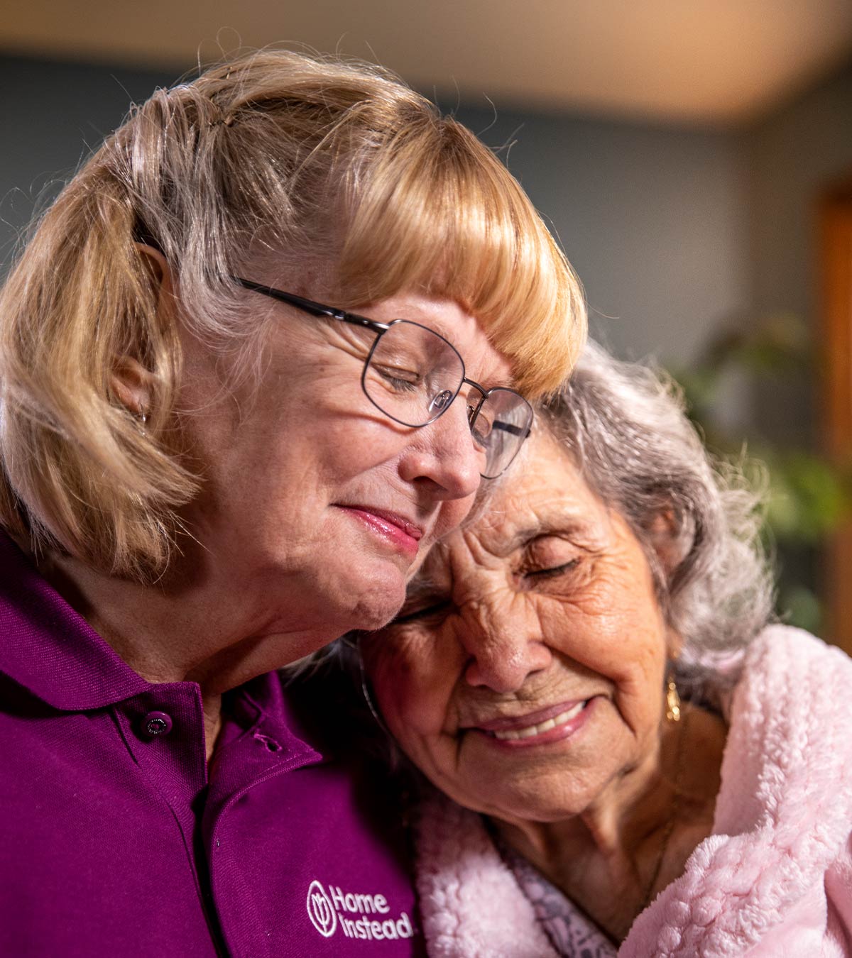 CAREGiver providing in-home senior care services. Home Instead of Saskatoon, SK provides Elder Care to aging adults. 