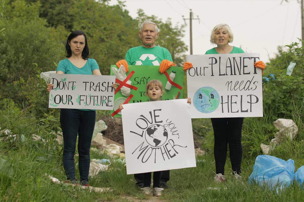 Seniors volunteering to protect the environment