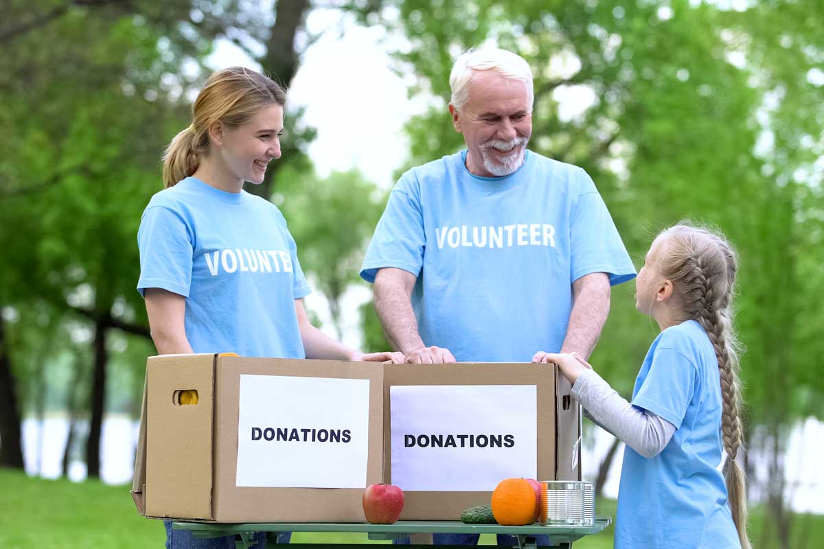 Senior interacting with fellow young volunteers